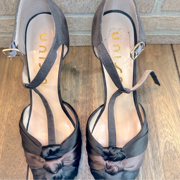 Unisa T-Strap Satin Knot High Heel Stiletto Chocolate / Wine / Gray / Size 7.5M - Picture 3 of 14